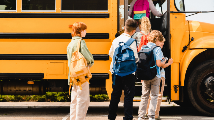 School bus doors serve as the critical passage for daily student boarding/alighting, requiring dozens of secure operations and identity verifications. Yet manual roll calls slow the process, parents miss real-time attendance data, and passive video surveillance cannot proactively identify anomalies, leaving dangerous gaps.